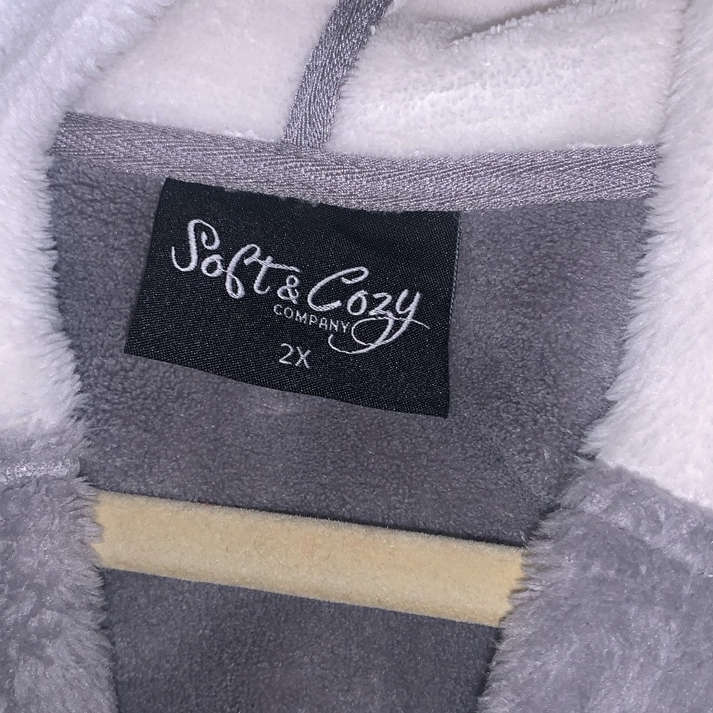 0101 Soft & Cozy Button Up Robe - Picture 4 of 4